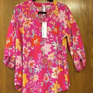 Dear Scarlet Women’s 3/4 Roll Tab Sleeve V-Neck Blouse Pink Floral Size L NWT